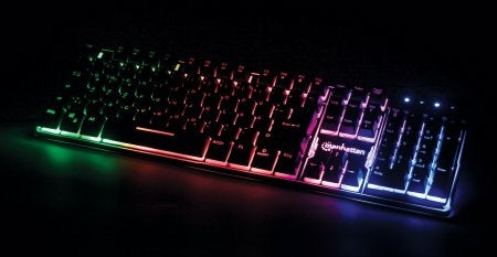 Teclado Gaming Manhattan 178457 Edición Base Metálica Usb Led Multicolor 19 Teclas Con Anti Efecto Fantasma Antisalpicaduras Negro